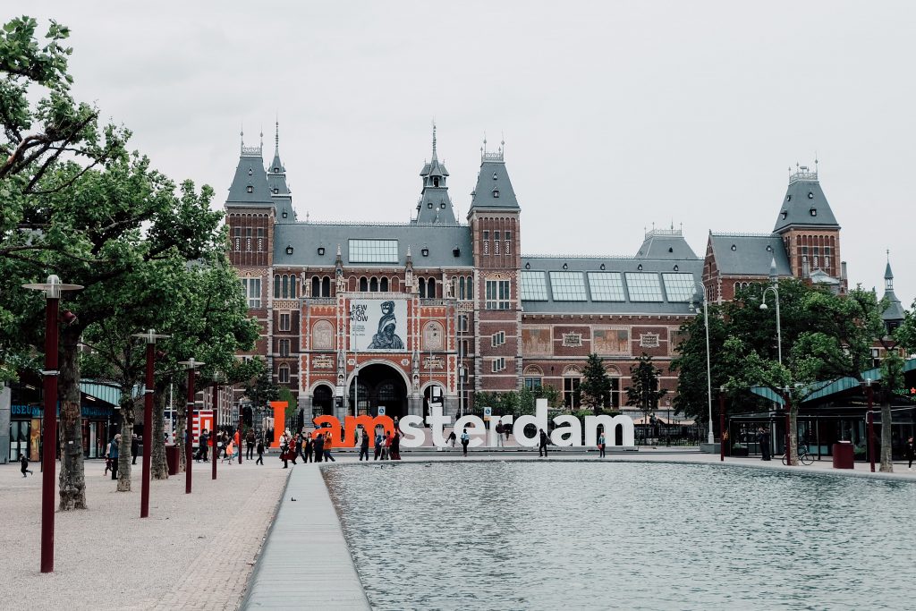 Is Dutch easy to learn?